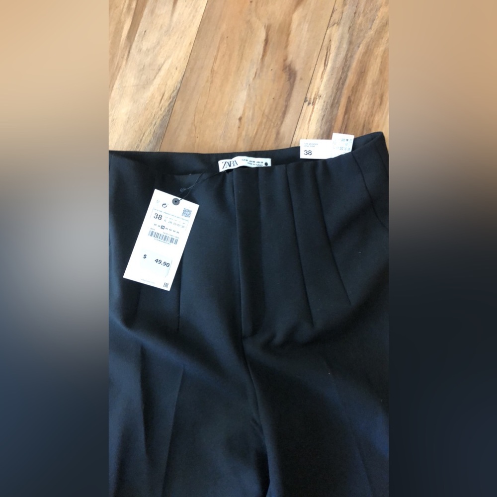 ZARA Modern High Rise - Picture 2 of 3